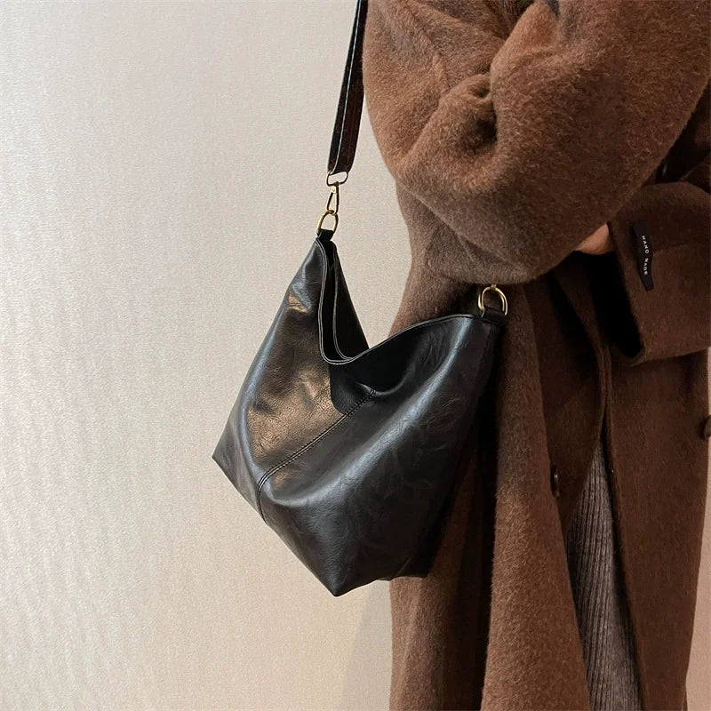 Sac à bandoulière vintage en cuir PU pour femme, grande capacité, fourre-tout style hobo, avec large bandoulière, décontracté, à porter en travers du corps, sac à main quotidien de qualité