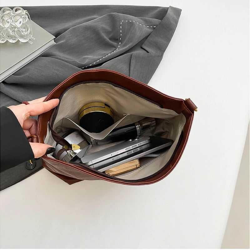 Sac à bandoulière vintage en cuir PU pour femme, grande capacité, fourre-tout style hobo, avec large bandoulière, décontracté, à porter en travers du corps, sac à main quotidien de qualité